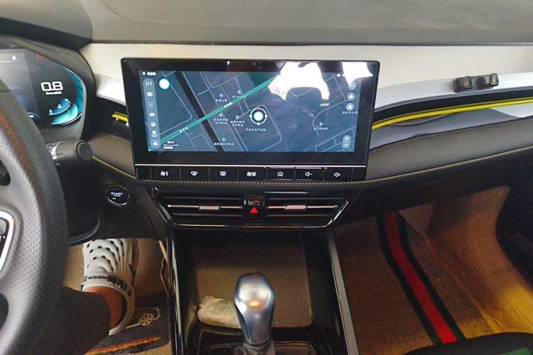 Used Roewe i5 2021 1.5L CVT Platinum Edition Audio And AC Panel