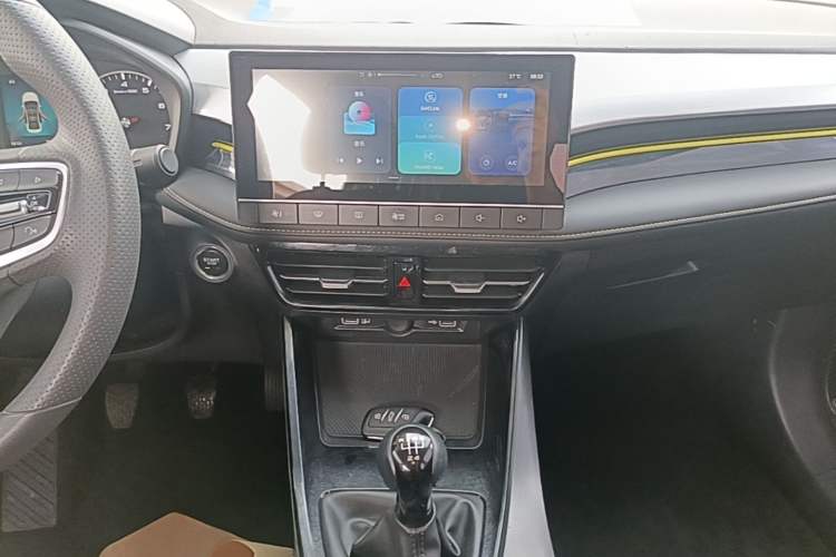 Used Roewe i5 2021 1.5L Manual Platinum Edition Audio And AC Panel