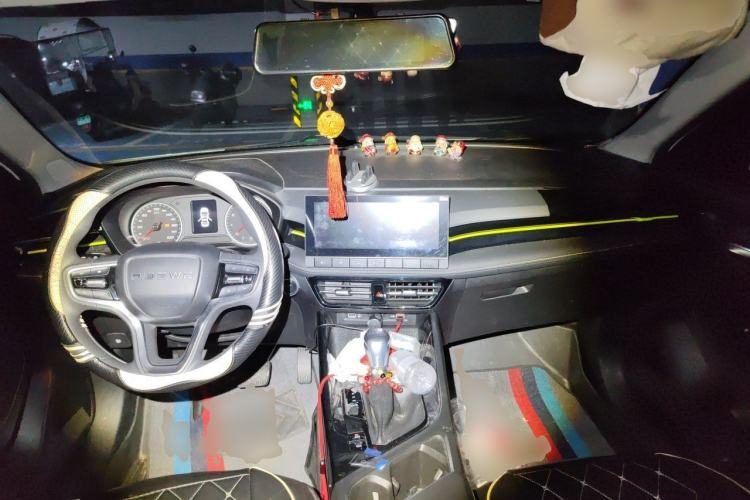 Used Roewe i5 2021 1.5L CVT Platinum Edition Center Console