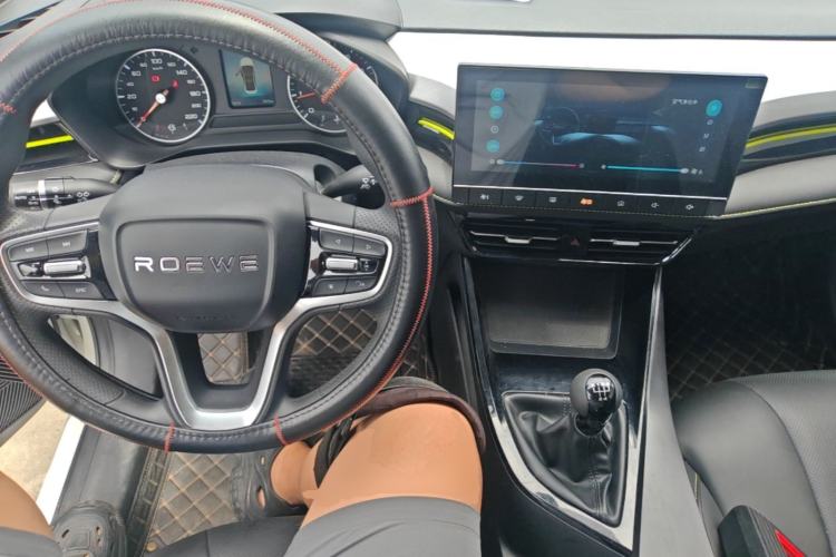 Used Roewe i5 2021 1.5L Manual Diamond Edition Center Console