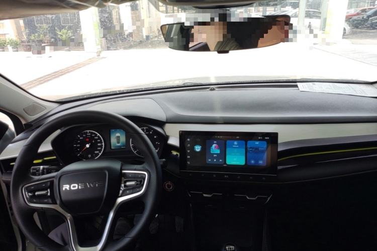 Used Roewe i5 2021 1.5L Manual Platinum Edition Center Console
