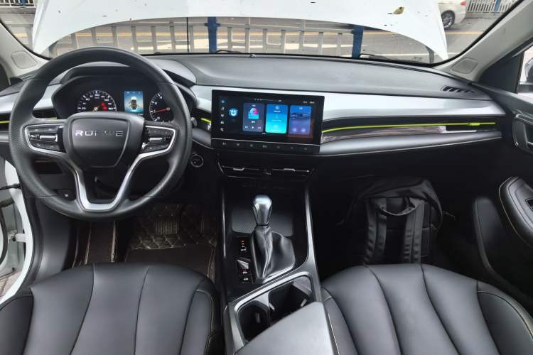 Used Roewe i5 2021 1.5L CVT Black Gold Edition Center Console
