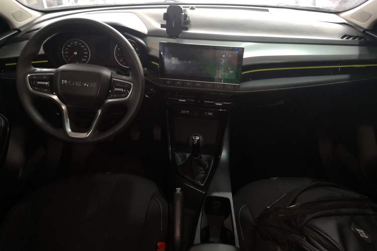 Used Roewe i5 2021 1.5L Manual Platinum Edition Center Console