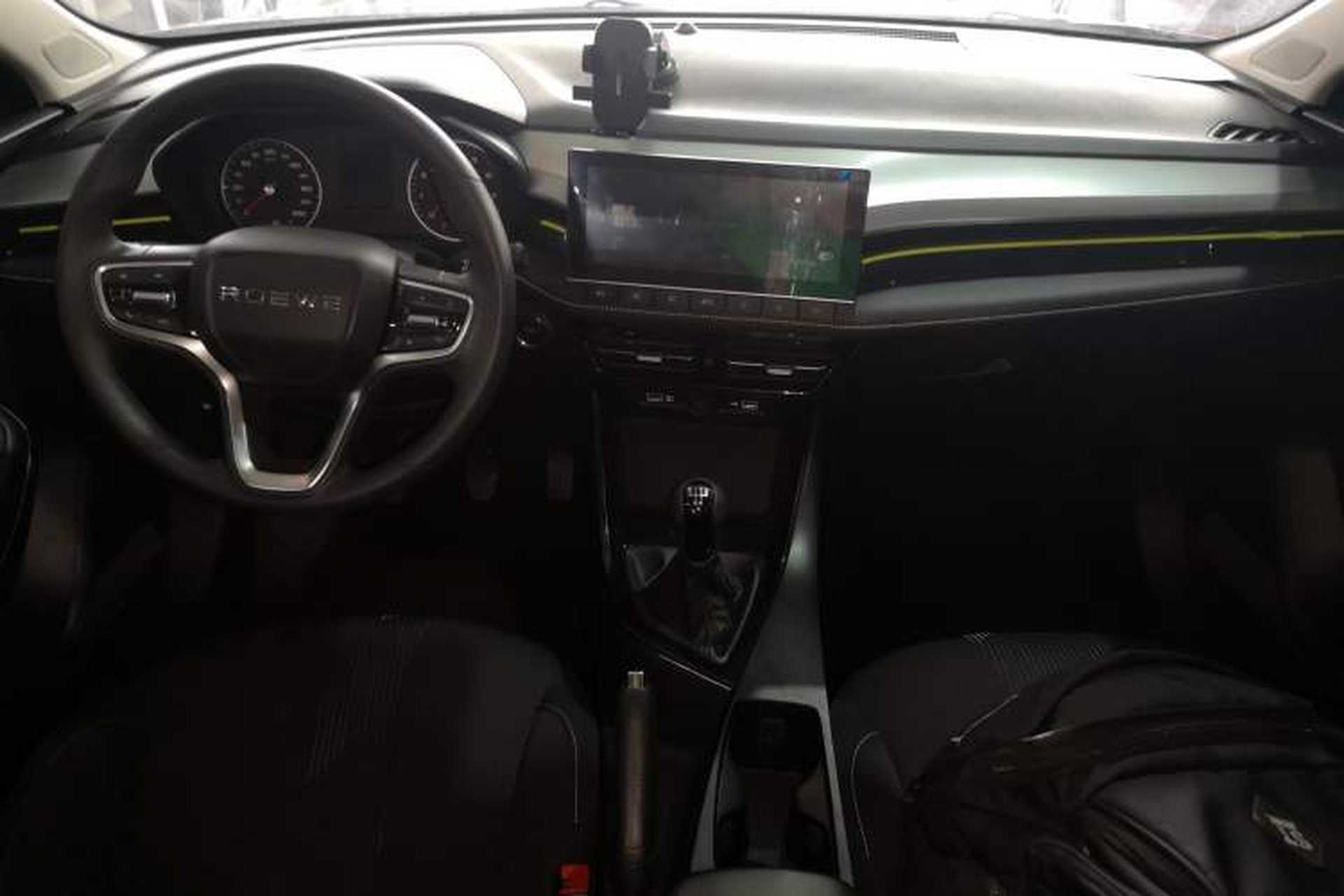 Used Roewe i5 2021 1.5L Manual Platinum Edition Center Console