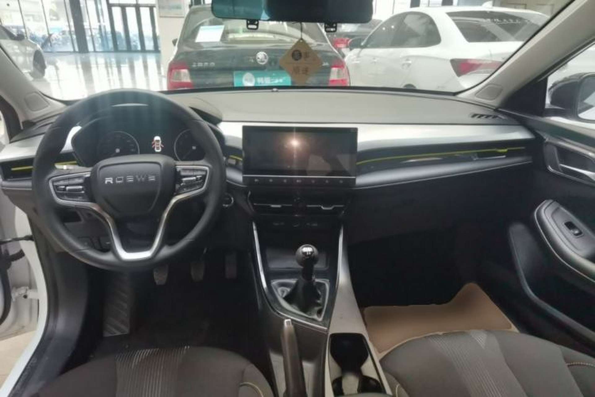 Used Roewe i5 2021 1.5L Manual Platinum Edition Center Console