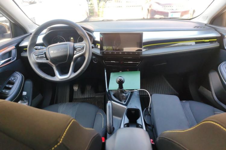 Used Roewe i5 2021 1.5L Manual Platinum Edition Center Console