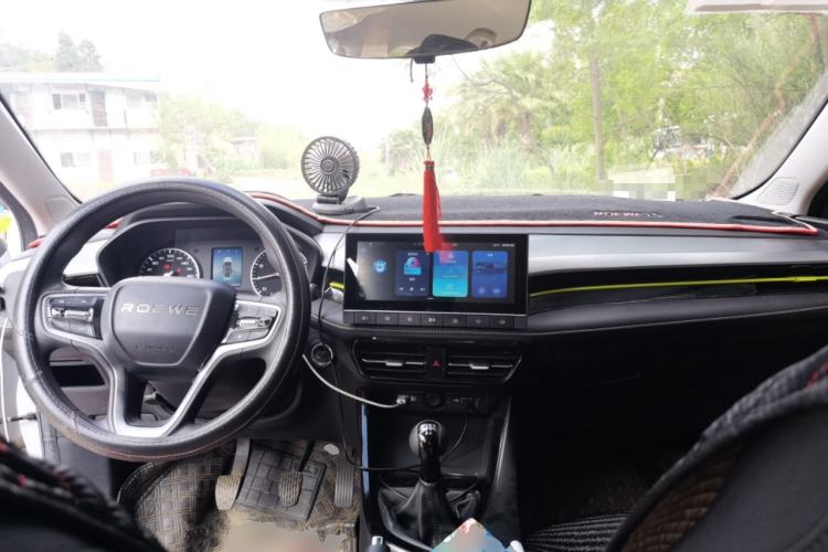 Used Roewe i5 2021 1.5L Manual Platinum Edition Center Console