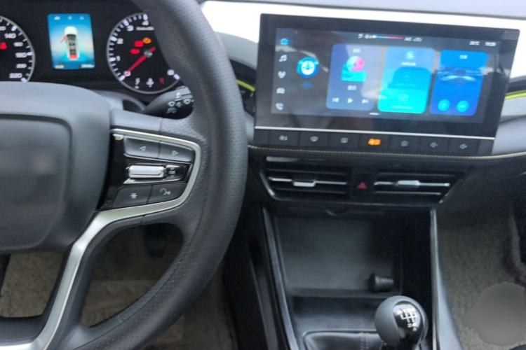 Used Roewe i5 2021 1.5L Manual Diamond Edition Center Console