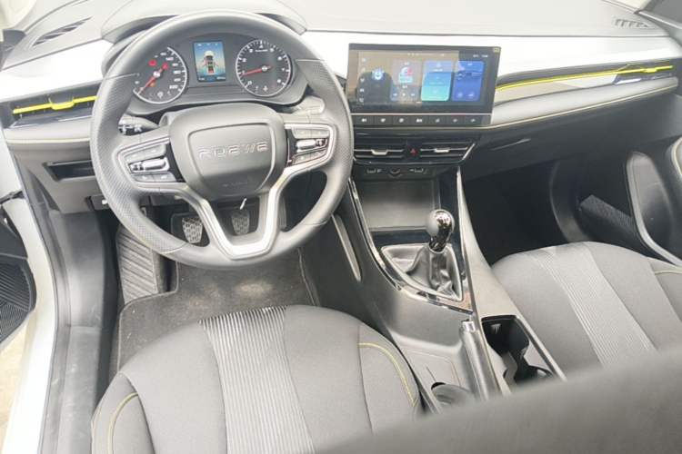 Used Roewe i5 2021 1.5L Manual Platinum Edition Center Console
