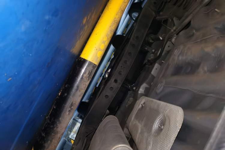 Used Roewe i5 2021 1.5L CVT Black Gold Edition Chassis Rear