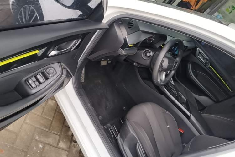 Used Roewe i5 2021 1.5L CVT Platinum Edition Driver Seat
