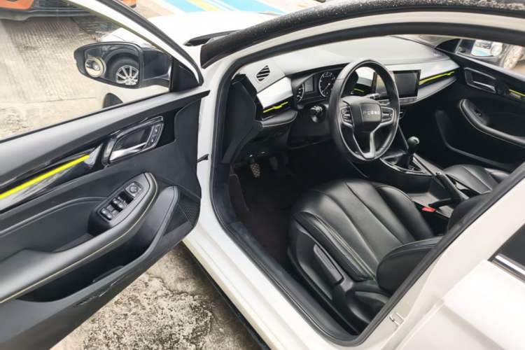 Used Roewe i5 2021 1.5L Manual Diamond Edition Driver Seat