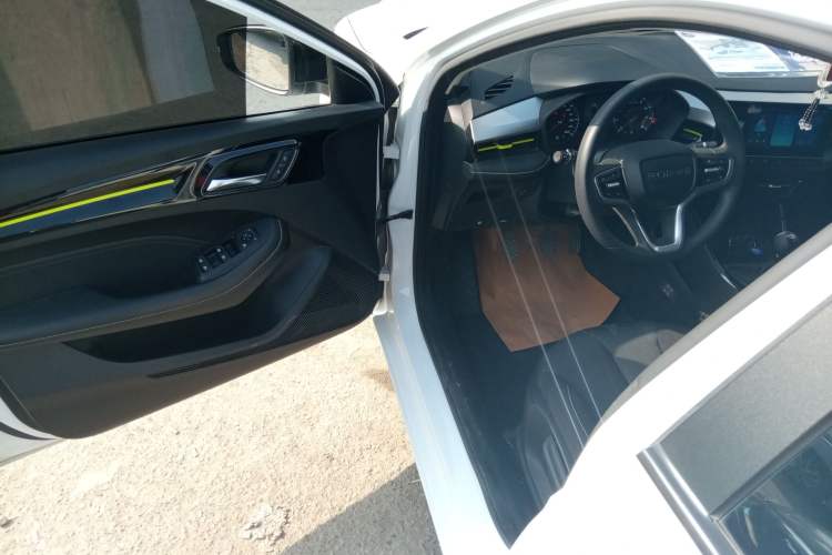 Used Roewe i5 2021 1.5L Manual Platinum Edition Driver Seat
