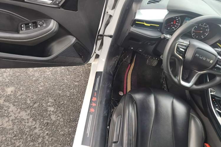 Used Roewe i5 2021 1.5L CVT Black Gold Edition Driver Seat