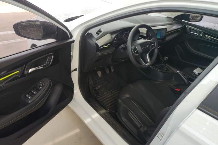 Used Roewe i5 2021 1.5L Manual Platinum Edition Driver Seat