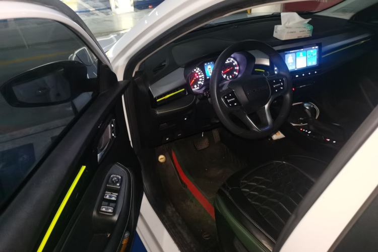 Used Roewe i5 2021 1.5L CVT Black Gold Edition Driver Seat
