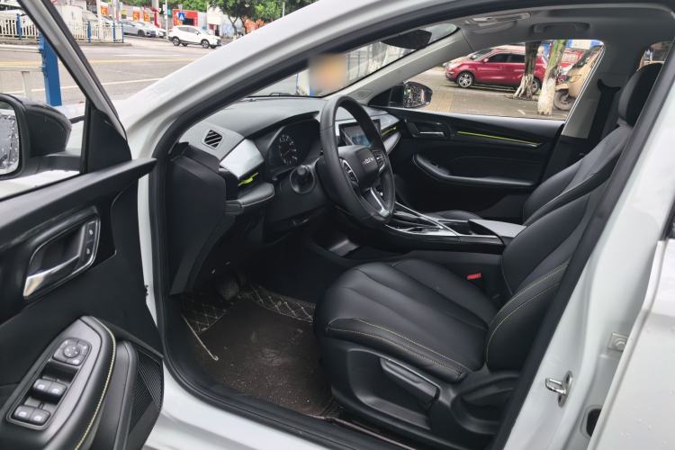 Used Roewe i5 2021 1.5L CVT Black Gold Edition Driver Seat