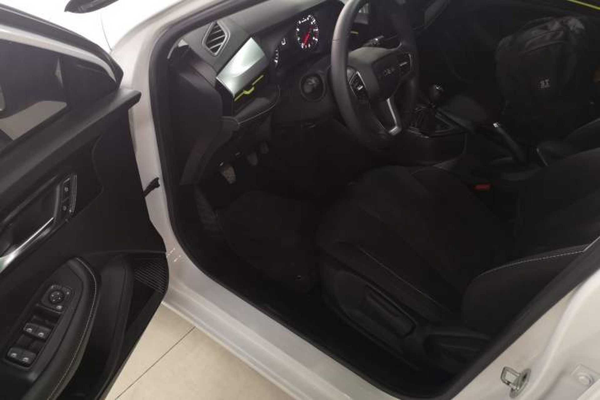 Used Roewe i5 2021 1.5L Manual Platinum Edition Driver Seat