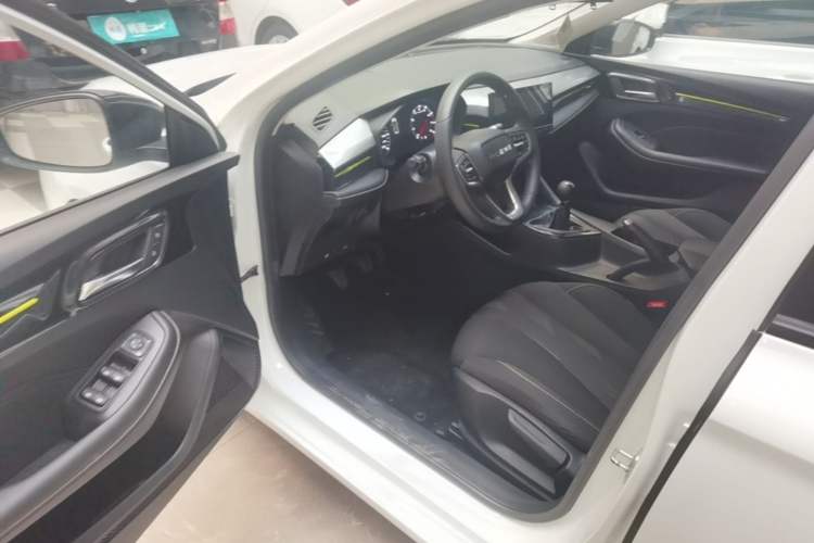 Used Roewe i5 2021 1.5L Manual Platinum Edition Driver Seat