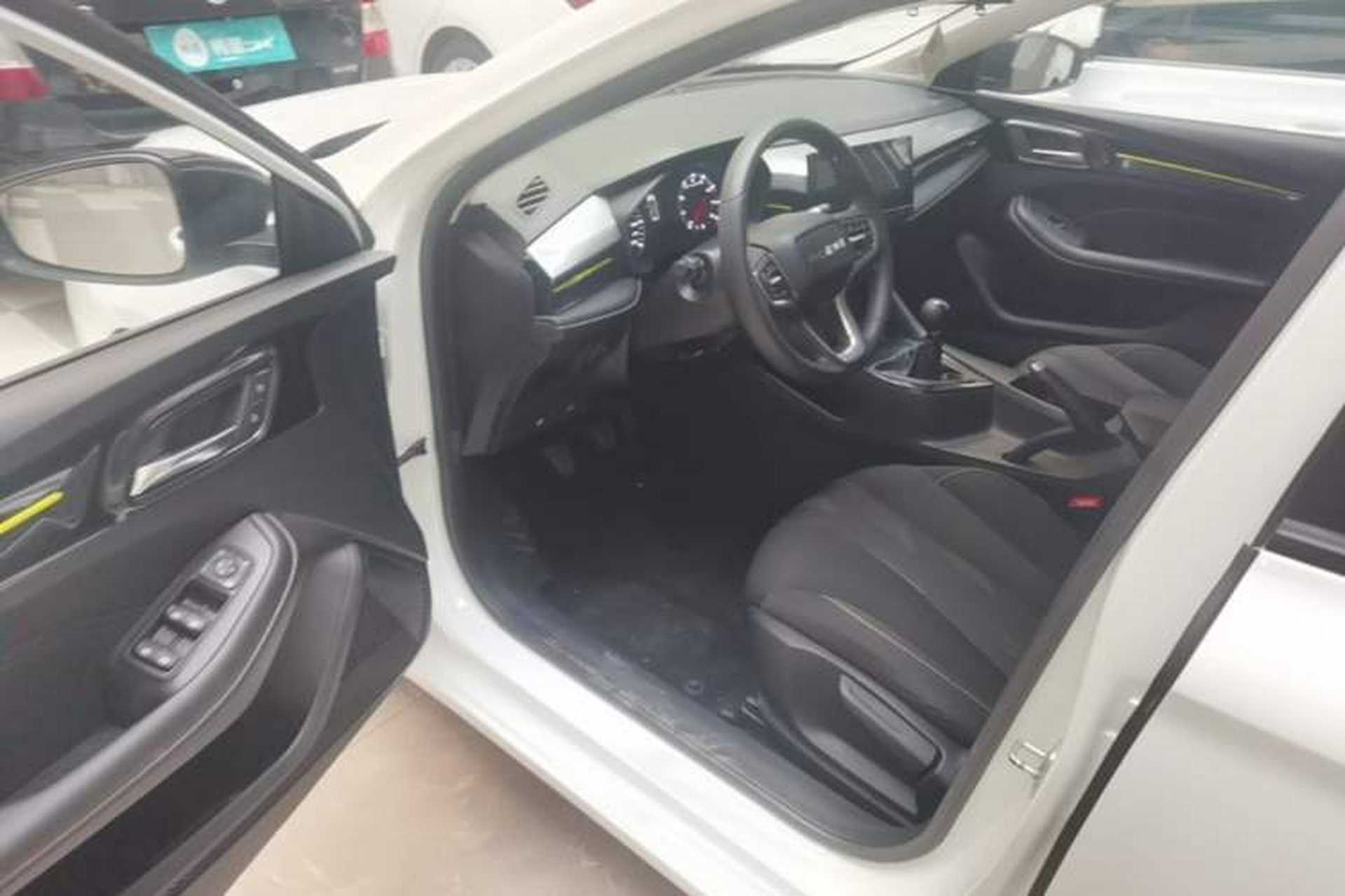 Used Roewe i5 2021 1.5L Manual Platinum Edition Driver Seat