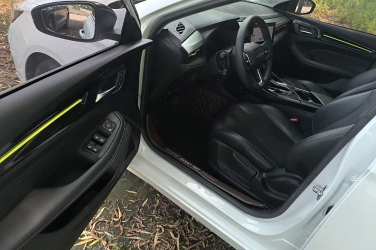 Used Roewe i5 2021 1.5L CVT Diamond Edition Driver Seat