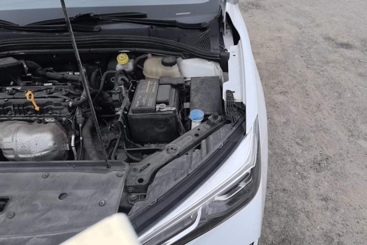 Used Roewe i5 2021 1.5L CVT Platinum Edition Engine Bay Left