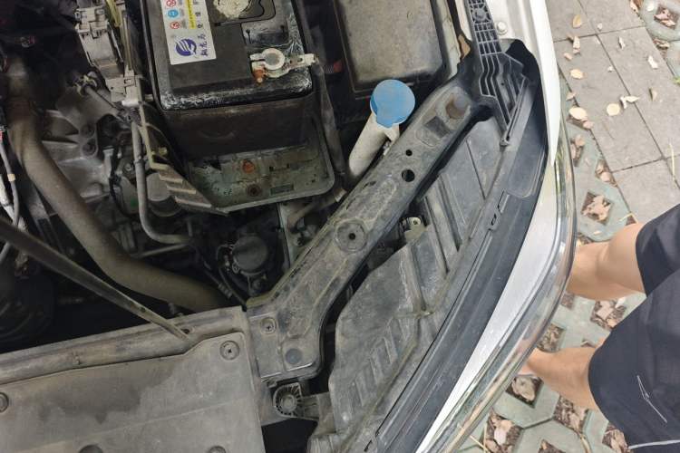 Used Roewe i5 2021 1.5L CVT Platinum Edition Engine Bay Left