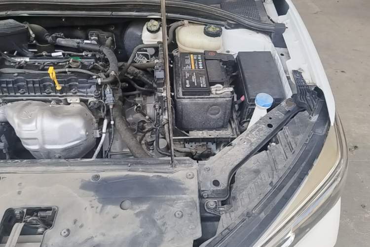 Used Roewe i5 2021 1.5L CVT Platinum Edition Engine Bay Left