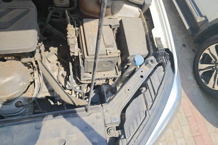 Used Roewe i5 2021 Revised Version 1.5L CVT Diamond Edition Engine Bay Left