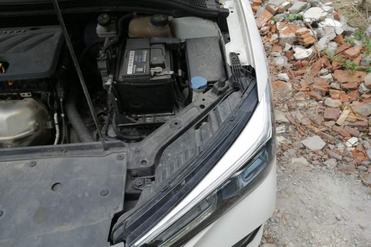 Used Roewe i5 2021 Revised Version 1.5L CVT Diamond Edition Engine Bay Left