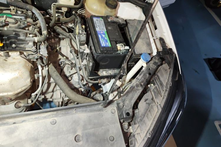 Used Roewe i5 2021 1.5L CVT Platinum Edition Engine Bay Left