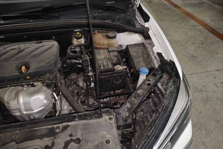 Used Roewe i5 2021 Revised Version 1.5L CVT Diamond Edition Engine Bay Left