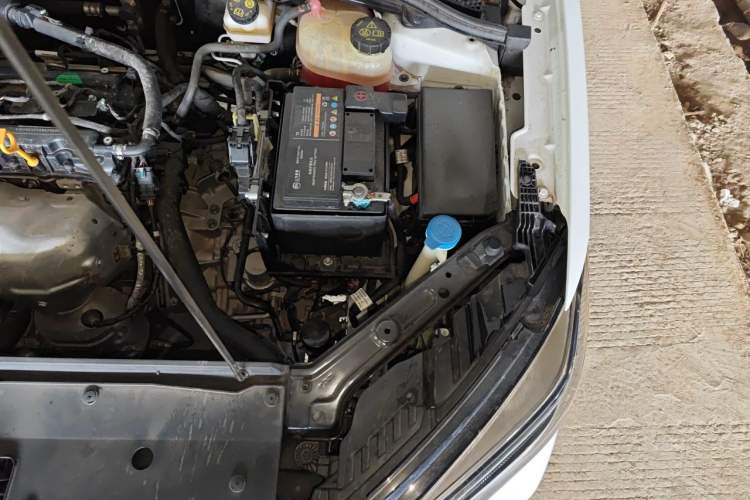 Used Roewe i5 2021 1.5L CVT Platinum Edition Engine Bay Left