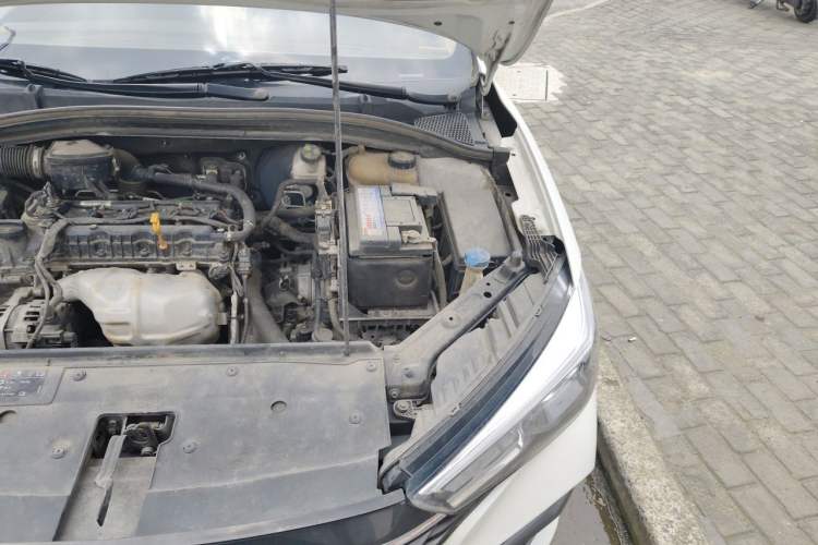 Used Roewe i5 2021 1.5L CVT Platinum Edition Engine Bay Left