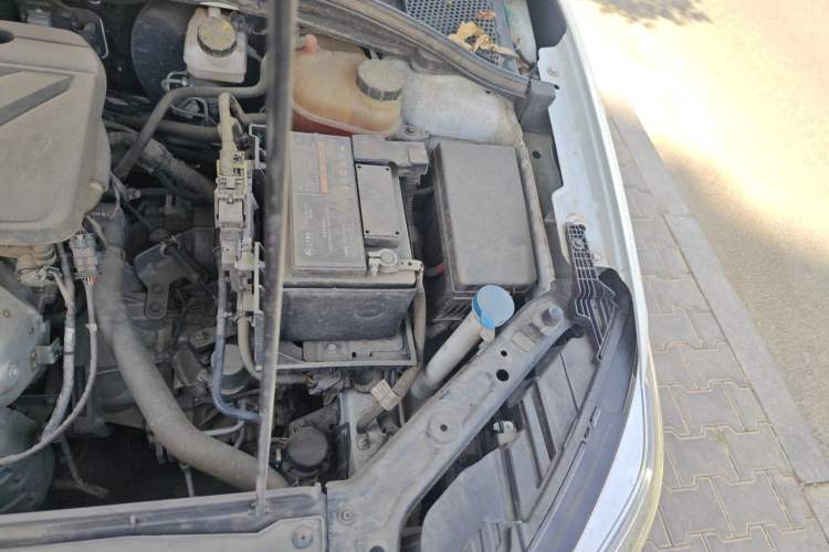 Used Roewe i5 2021 Revised Version 1.5L CVT Diamond Edition Engine Bay Left