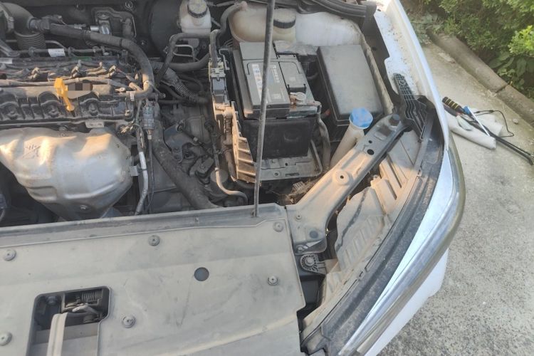 Used Roewe i5 2021 1.5L CVT Platinum Edition Engine Bay Left