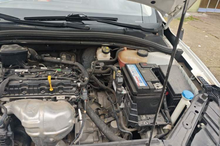 Used Roewe i5 2021 1.5L CVT Platinum Edition Engine Bay Left