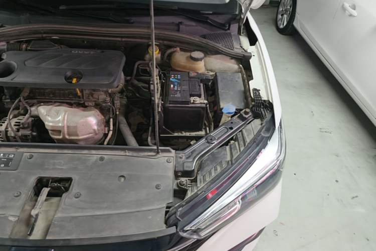 Used Roewe i5 2021 1.5L CVT Starry Edition Engine Bay Left