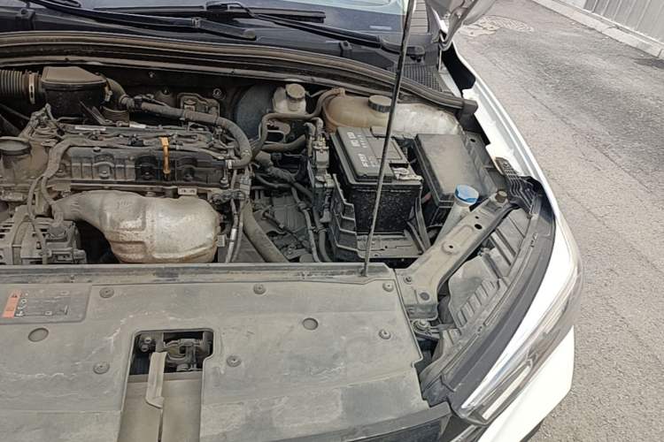 Used Roewe i5 2021 1.5L CVT Platinum Edition Engine Bay Left