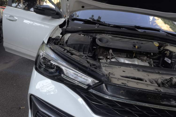 Used Roewe i5 2021 1.5L Manual Diamond Edition Engine Bay Right