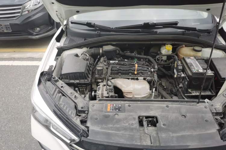 Used Roewe i5 2021 1.5L CVT Platinum Edition Engine Bay Right