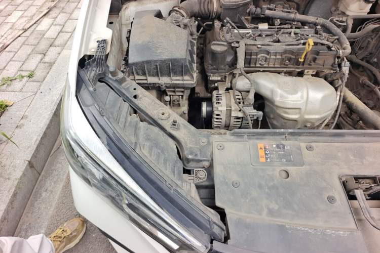 Used Roewe i5 2021 1.5L CVT Platinum Edition Engine Bay Right