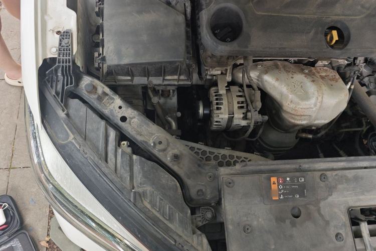 Used Roewe i5 2021 1.5L CVT Platinum Edition Engine Bay Right