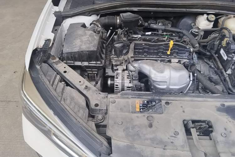Used Roewe i5 2021 1.5L CVT Platinum Edition Engine Bay Right