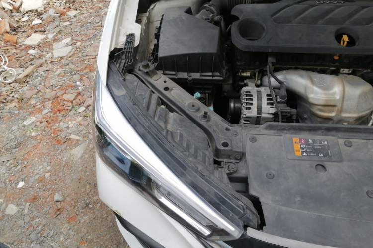 Used Roewe i5 2021 Revised Version 1.5L CVT Diamond Edition Engine Bay Right