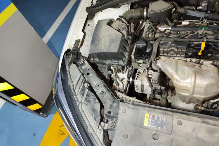 Used Roewe i5 2021 1.5L CVT Platinum Edition Engine Bay Right