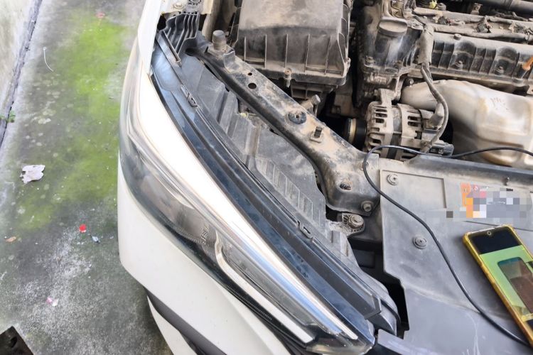 Used Roewe i5 2021 1.5L CVT Platinum Edition Engine Bay Right
