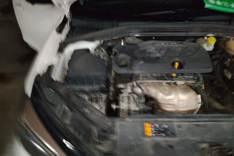Used Roewe i5 2021 1.5L CVT Diamond Edition Engine Bay Right