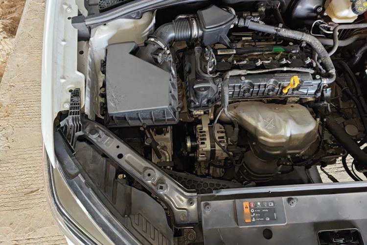 Used Roewe i5 2021 1.5L CVT Platinum Edition Engine Bay Right