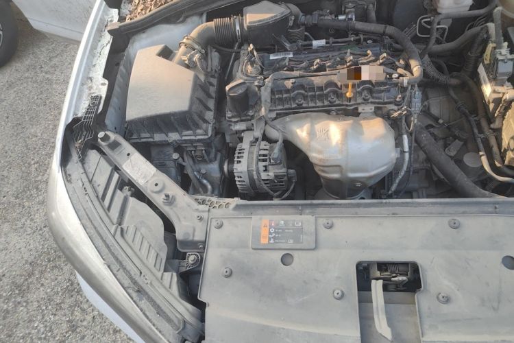 Used Roewe i5 2021 1.5L CVT Platinum Edition Engine Bay Right